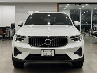2025 Volvo XC40 B5 Core Bright Theme - Photo 2 - Gladstone, OR 97027