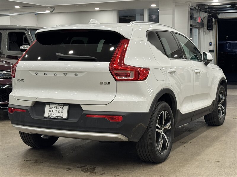 2025 Volvo XC40 Core photo 5