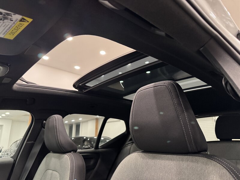 2025 Volvo XC40 Core photo 30