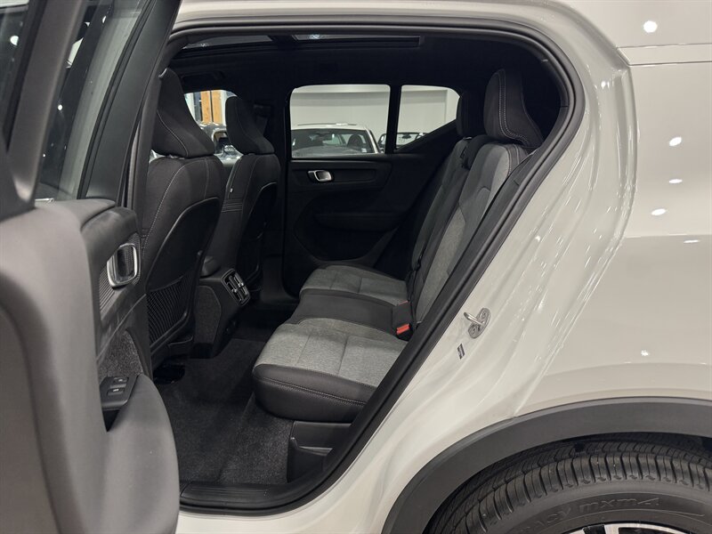 2025 Volvo XC40 Core photo 11