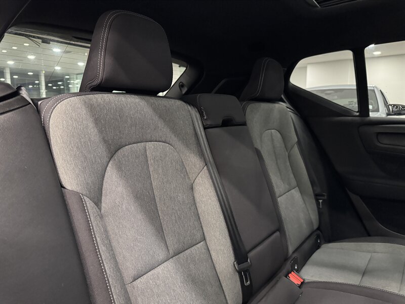 2025 Volvo XC40 Core photo 17