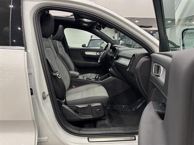 2025 Volvo XC40 B5 Core Bright Theme - Photo 9 - Gladstone, OR 97027