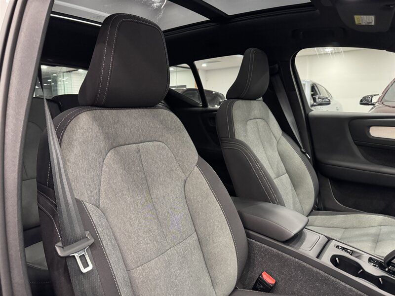 2025 Volvo XC40 Core photo 14
