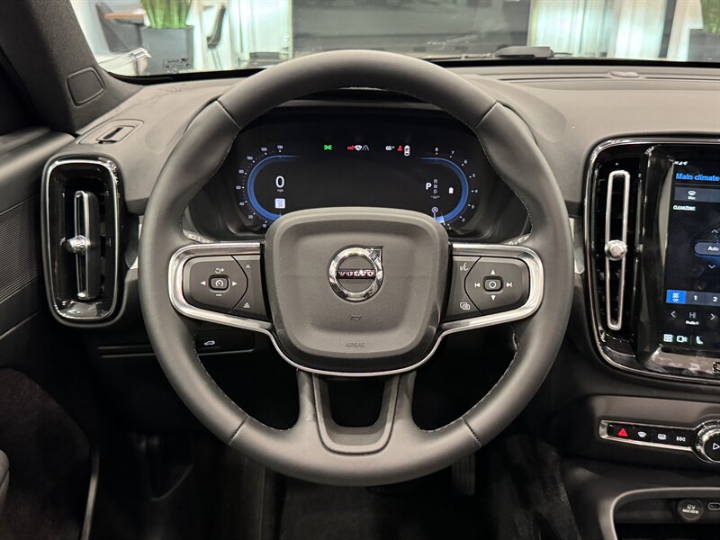 2025 Volvo XC40 Core photo 21