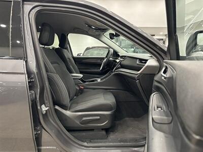 2023 Jeep Grand Cherokee L Laredo   - Photo 8 - Gladstone, OR 97027