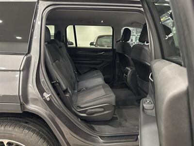 2023 Jeep Grand Cherokee L Laredo   - Photo 9 - Gladstone, OR 97027