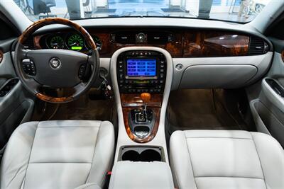 2005 Jaguar XJ8   - Photo 9 - Gladstone, OR 97027