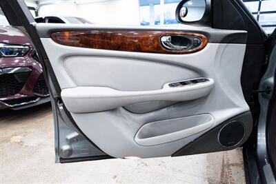 2005 Jaguar XJ8   - Photo 18 - Gladstone, OR 97027