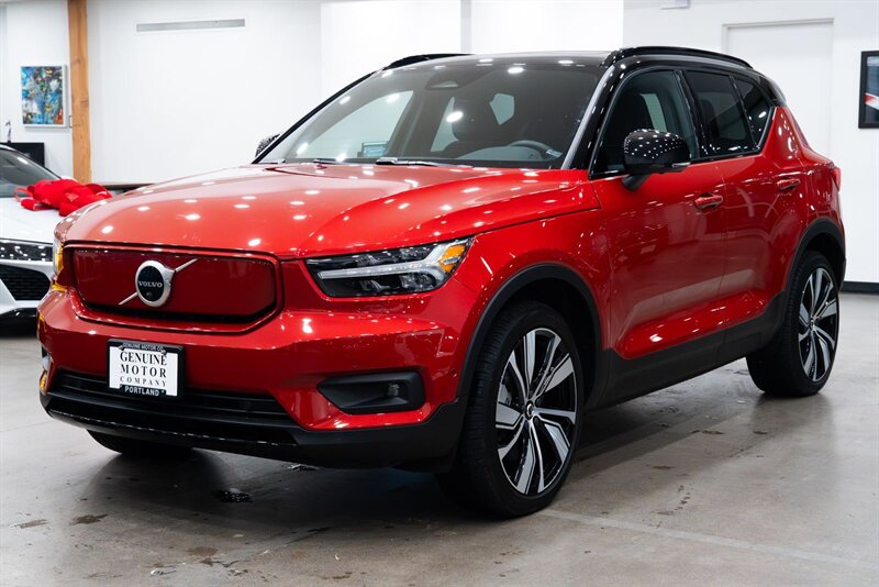 2022 Volvo XC40 Recharge P8 Plus   - Photo 1 - Gladstone, OR 97027