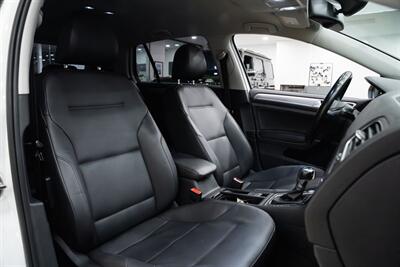 2016 Volkswagen e-Golf SEL Premium   - Photo 10 - Gladstone, OR 97027