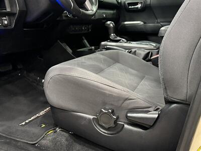 2017 Toyota Tacoma SR5 V6   - Photo 17 - Gladstone, OR 97027