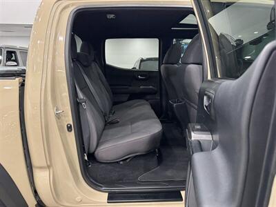 2017 Toyota Tacoma SR5 V6   - Photo 10 - Gladstone, OR 97027