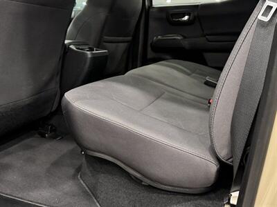 2017 Toyota Tacoma SR5 V6   - Photo 19 - Gladstone, OR 97027