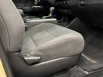 2017 Toyota Tacoma SR5 V6   - Photo 18 - Gladstone, OR 97027