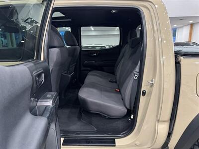 2017 Toyota Tacoma SR5 V6   - Photo 12 - Gladstone, OR 97027