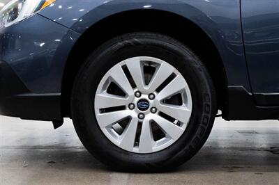 2017 Subaru Outback 2.5i Premium - Photo 7 - Gladstone, OR 97027