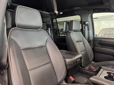2023 GMC Yukon XL SLT   - Photo 9 - Gladstone, OR 97027