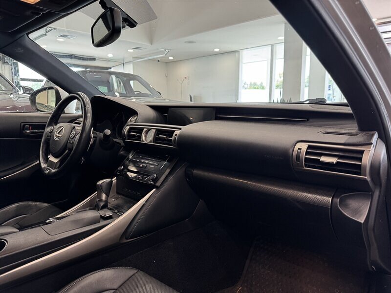 2014 Lexus IS 350 F SPORT photo 9