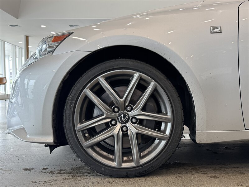 2014 Lexus IS 350 F SPORT photo 15