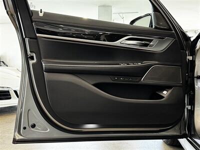 2021 BMW 750i xDrive - Photo 13 - Gladstone, OR 97027