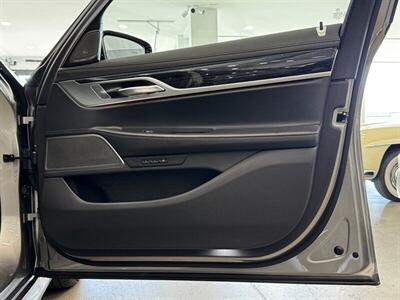 2021 BMW 750i xDrive - Photo 14 - Gladstone, OR 97027