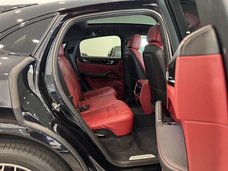 2021 Porsche Cayenne Coupe photo 8