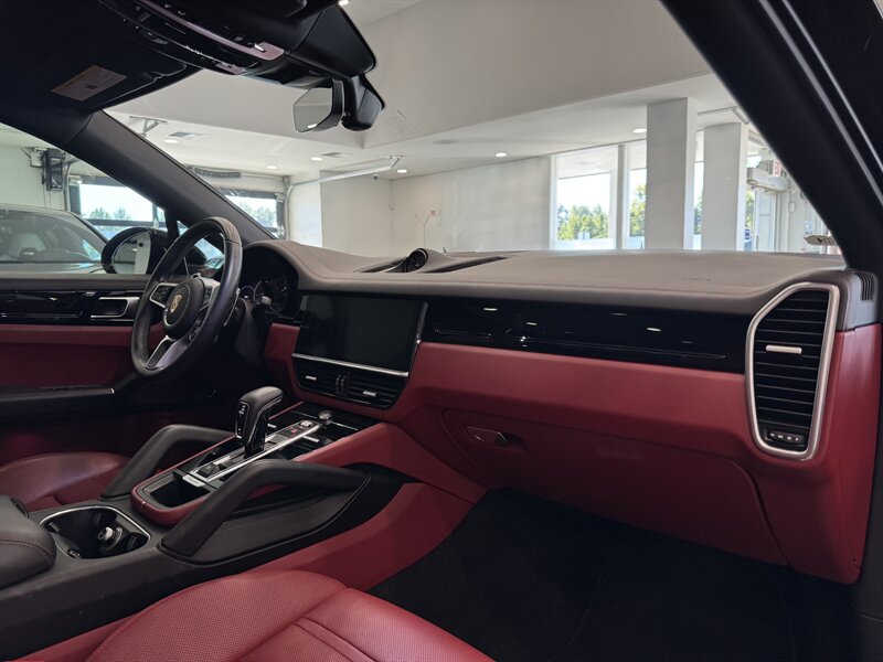 2021 Porsche Cayenne Coupe photo 14