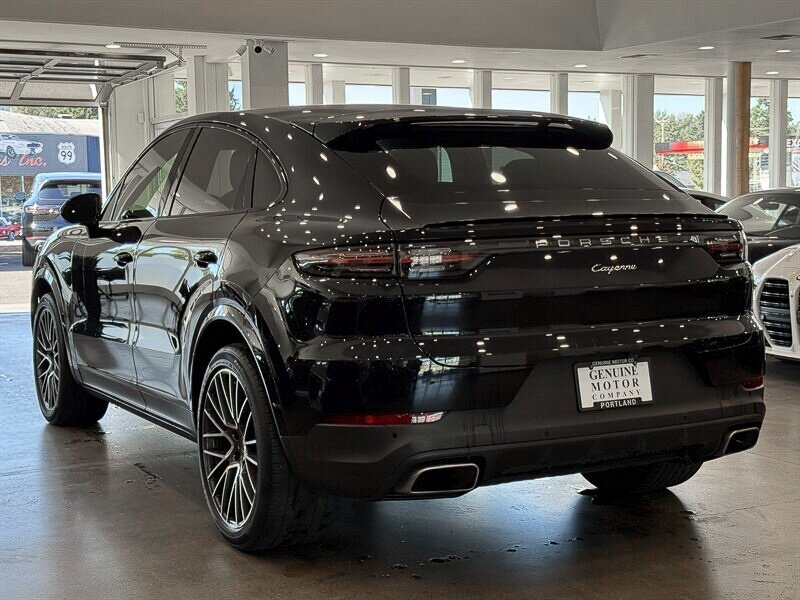2021 Porsche Cayenne Coupe photo 3