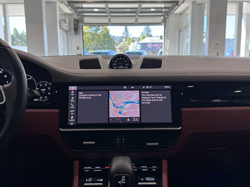 2021 Porsche Cayenne Coupe photo 22