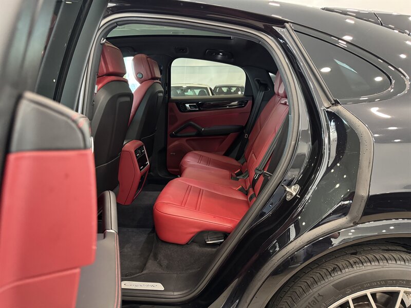 2021 Porsche Cayenne Coupe photo 10