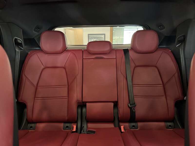 2021 Porsche Cayenne Coupe photo 9