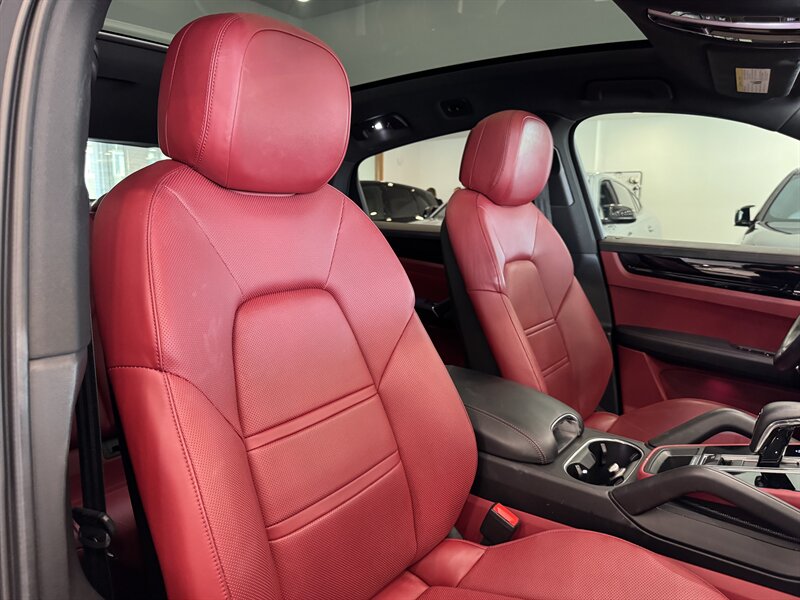 2021 Porsche Cayenne Coupe photo 13