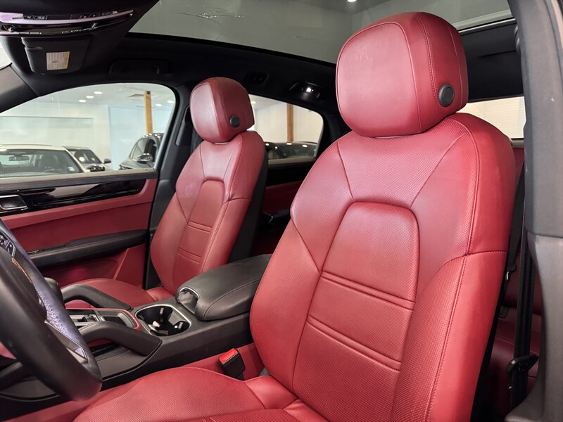 2021 Porsche Cayenne Coupe photo 12