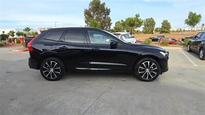 2024 Volvo XC60 B5 Plus Dark Theme   - Photo 2 - Gladstone, OR 97027