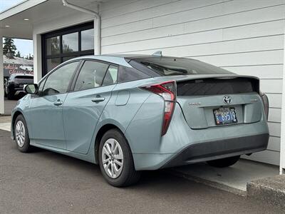 2017 Toyota Prius One   - Photo 2 - Gladstone, OR 97027