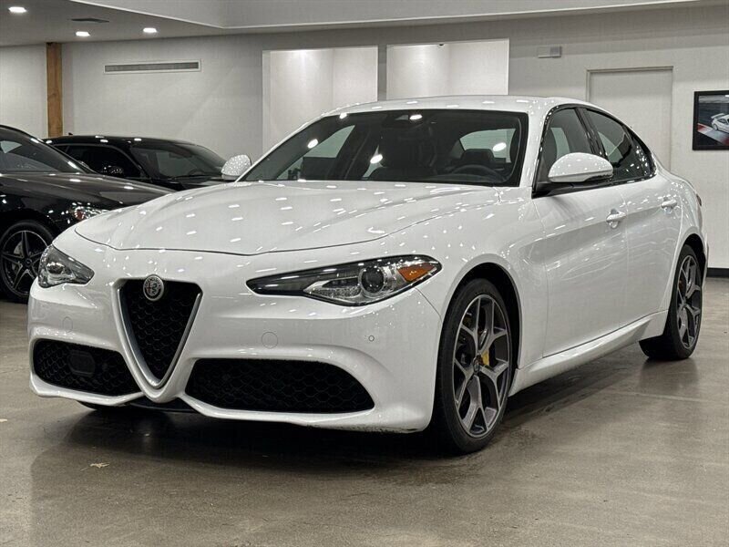 2018 Alfa Romeo Giulia Ti Sport's photo