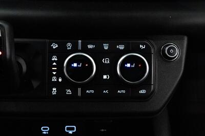 2021 Land Rover Defender X-Dynamic HSE - Photo 16 - Gladstone, OR 97027