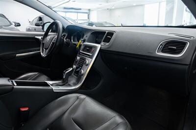 2017 Volvo V60 T5 Premier   - Photo 9 - Gladstone, OR 97027