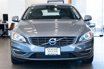 2017 Volvo V60 T5 Premier   - Photo 2 - Gladstone, OR 97027