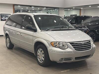 2005 Chrysler Town & Country Limited   - Photo 3 - Gladstone, OR 97027