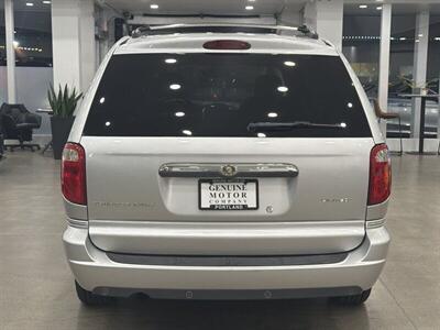 2005 Chrysler Town & Country Limited   - Photo 5 - Gladstone, OR 97027