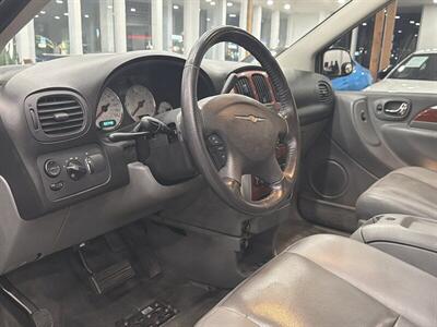 2005 Chrysler Town & Country Limited   - Photo 7 - Gladstone, OR 97027