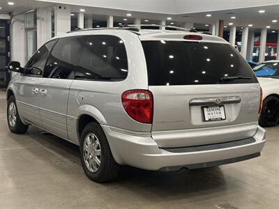 2005 Chrysler Town & Country Limited   - Photo 4 - Gladstone, OR 97027