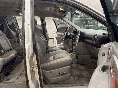 2005 Chrysler Town & Country Limited   - Photo 12 - Gladstone, OR 97027