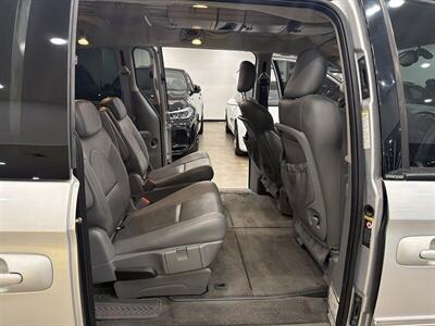 2005 Chrysler Town & Country Limited   - Photo 10 - Gladstone, OR 97027