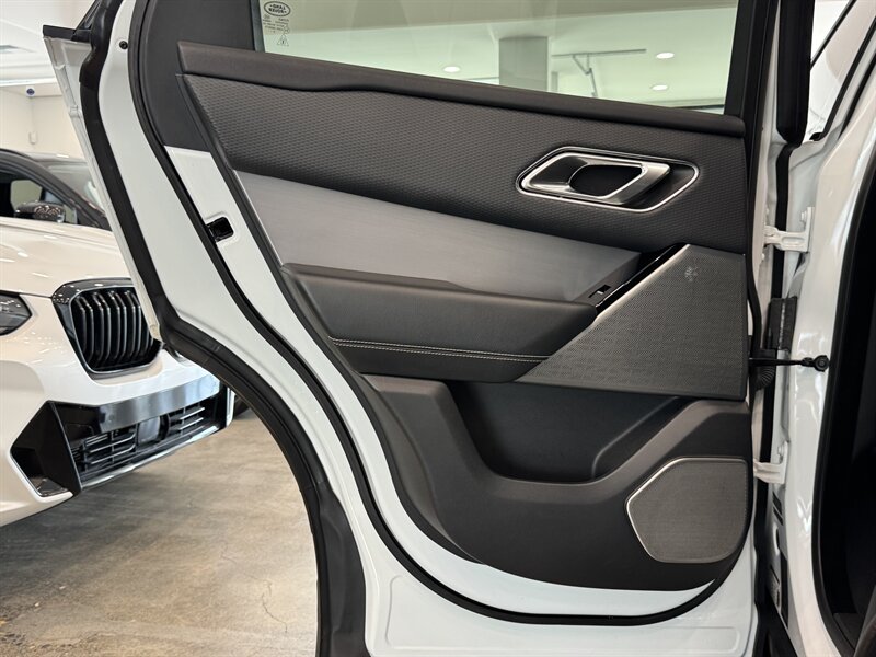2018 Land Rover Range Rover Velar R-Dynamic SE photo 15