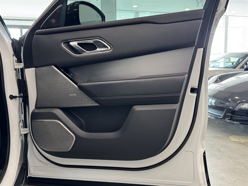 2018 Land Rover Range Rover Velar R-Dynamic SE photo 14