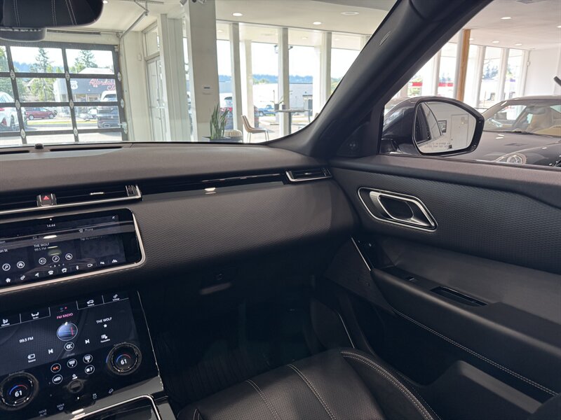 2018 Land Rover Range Rover Velar R-Dynamic SE photo 28