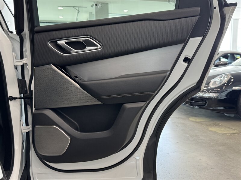 2018 Land Rover Range Rover Velar R-Dynamic SE photo 16