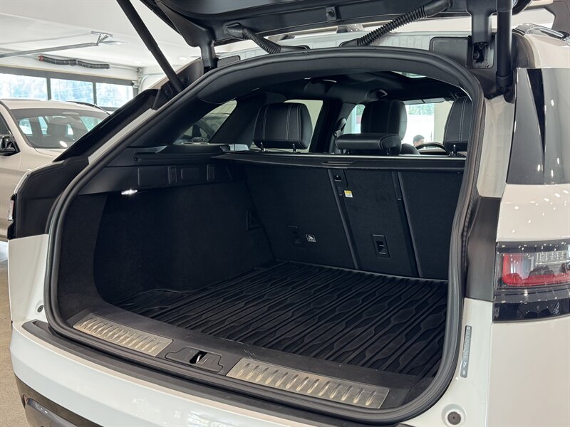 2018 Land Rover Range Rover Velar R-Dynamic SE photo 42